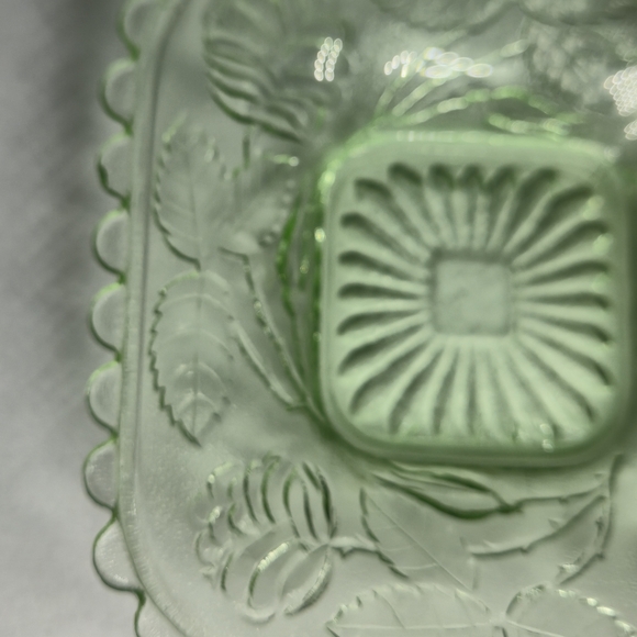 Vintage Crown Crystal Green Depression Glass Rose Dish Square - Picture 8 of 9